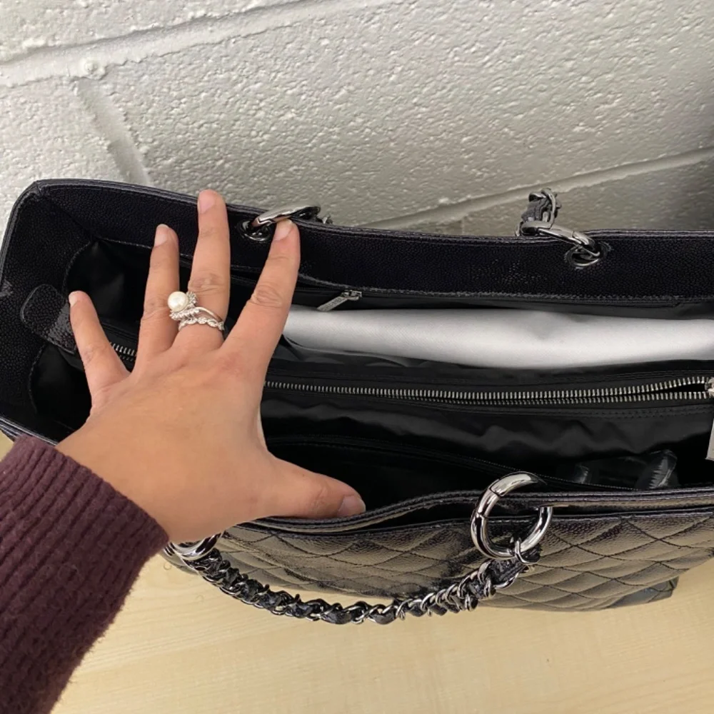 Chanel Reissue patent Caviar large tote bag. Sold - Picture 3 of 11